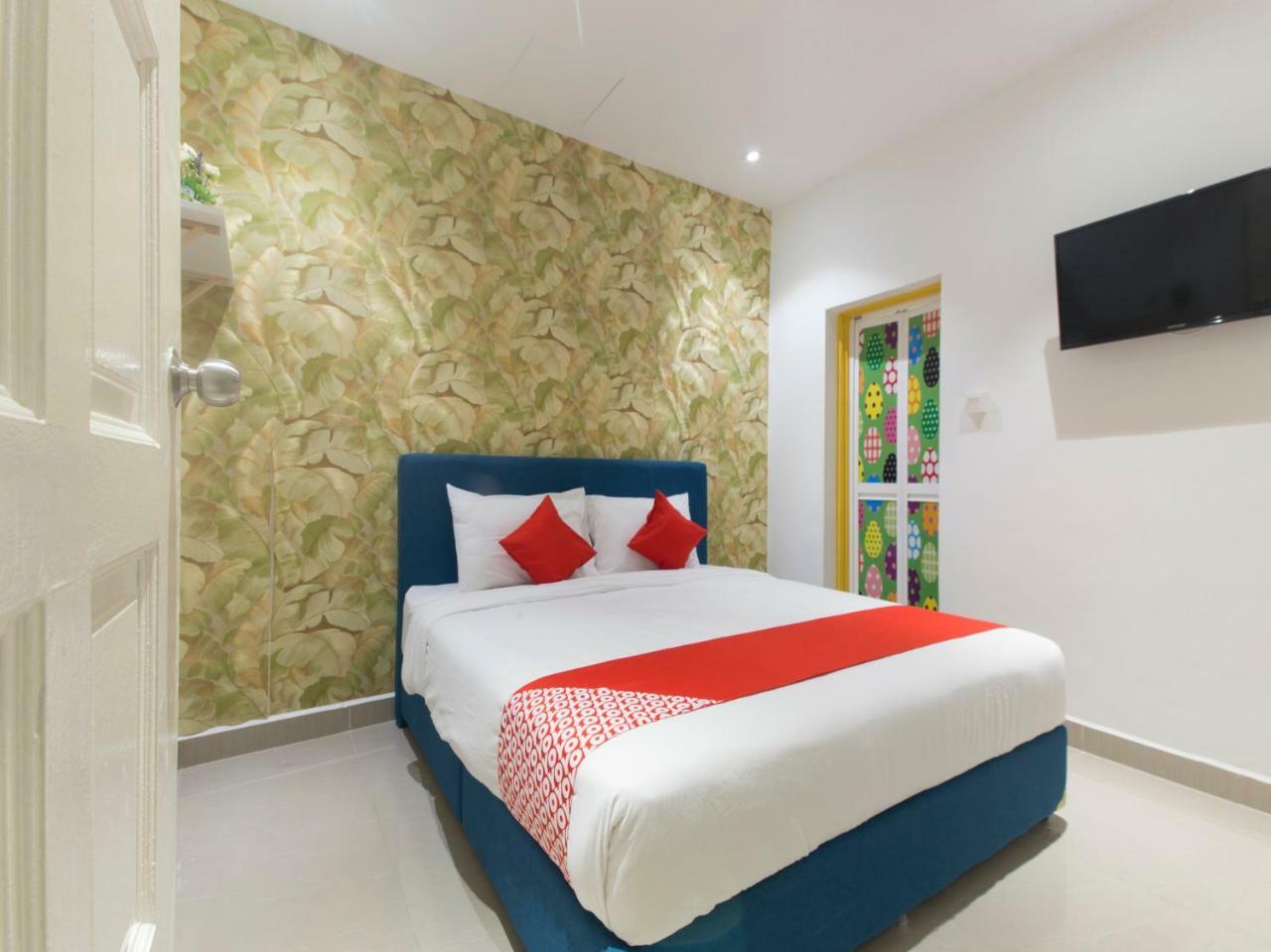 Oyo 90121 Summer House Bed & Cafe Куала-Лумпур Экстерьер фото